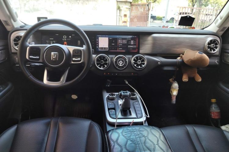 Used Tank 300 2023 City Edition 2.0T—Stylish as Ever Center Console