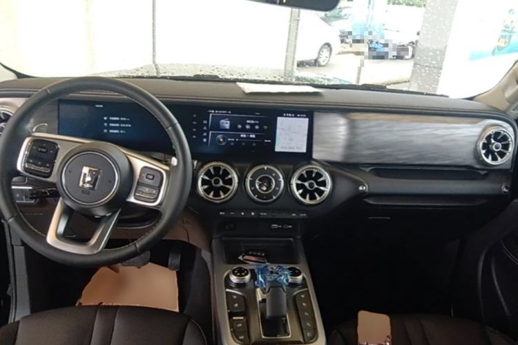 Used Tank 300 2023 City Edition 2.0T—Stylish as Ever Center Console