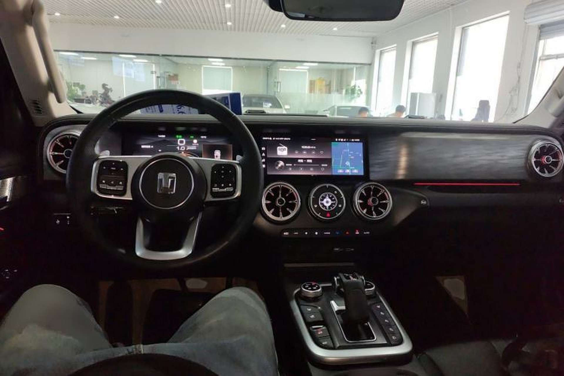 Used Tank 300 2023 City Edition 2.0T—Stylish as Ever Center Console