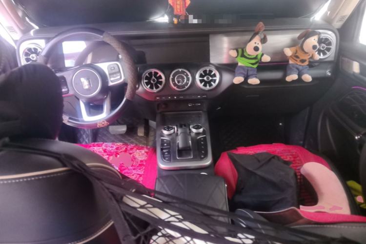 Used Tank 300 2023 City Edition 2.0T—Stylish as Ever Center Console