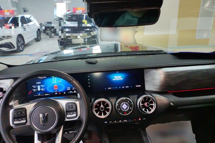 Used Tank 300 2023 City Edition 2.0T—Stylish as Ever Center Console