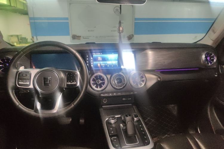 Used Tank 300 2023 City Edition 2.0T—Stylish as Ever Center Console