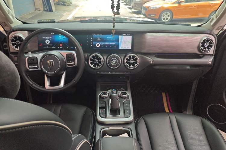 Used Tank 300 2023 City Edition 2.0T—Stylish as Ever Center Console