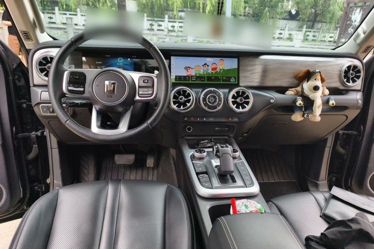 Used Tank 300 2023 City Edition 2.0T—Stylish as Ever Center Console