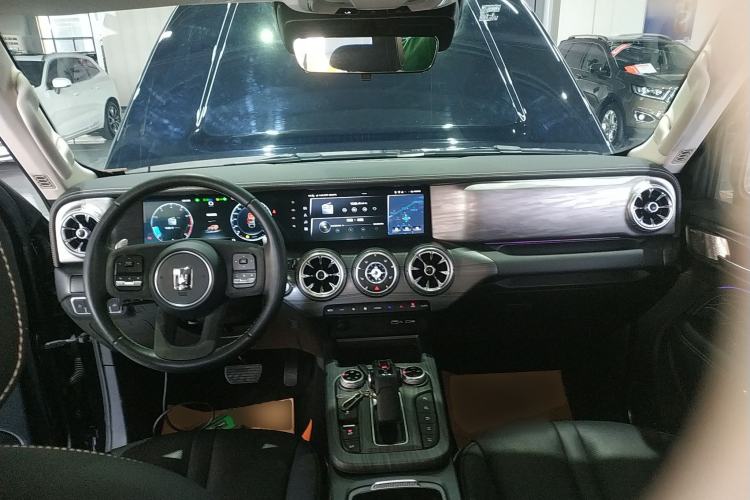 Used Tank 300 2023 Off-Road Edition 2.0T Conqueror Center Console