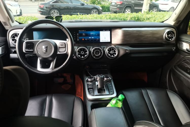 Used Tank 300 2023 City Edition 2.0T—Stylish as Ever Center Console