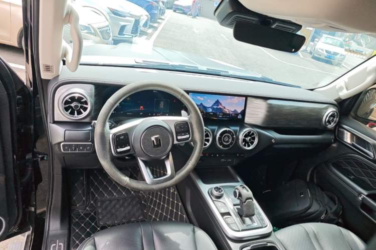 Used Tank 300 2023 City Edition 2.0T—Stylish as Ever Center Console