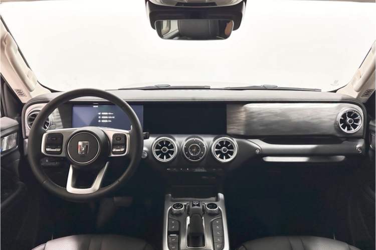 Used Tank 300 2023 City Edition 2.0T—Stylish as Ever Center Console