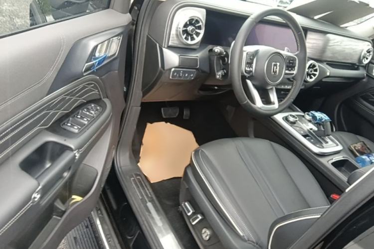 Used Tank 300 2023 City Edition 2.0T—Stylish as Ever Driver Seat