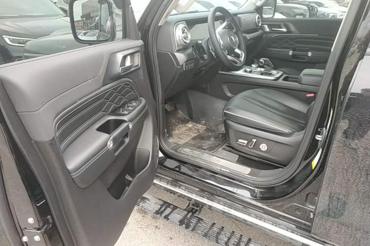 Used Tank 300 2023 City Edition 2.0T—Stylish as Ever Driver Seat