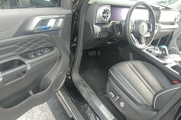 Used Tank 300 2023 City Edition 2.0T—Stylish as Ever Driver Seat