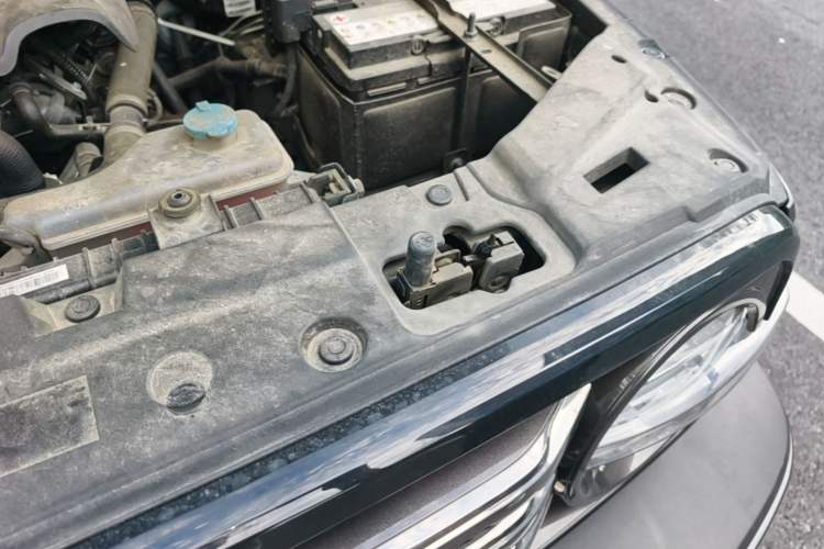 Used Tank 300 2023 City Edition 2.0T—Stylish as Ever Engine Bay Left