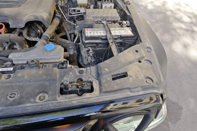 Used Tank 300 2023 Off-Road Edition 2.0T Challenger Engine Bay Left