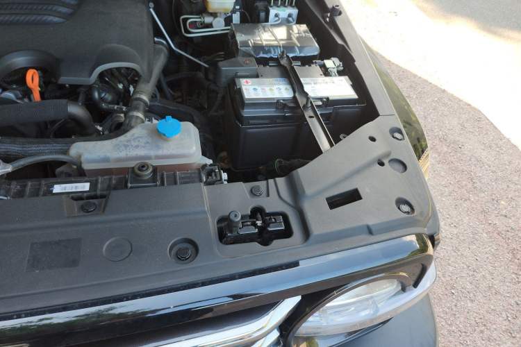 Used Tank 300 2023 City Edition 2.0T—Stylish as Ever Engine Bay Left