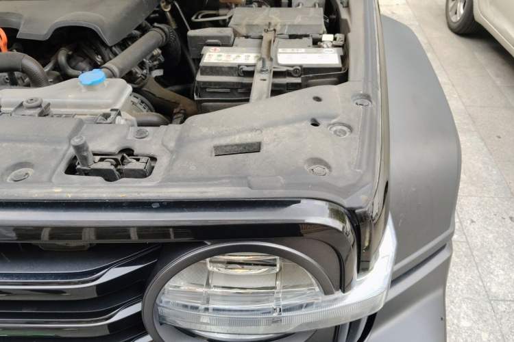 Used Tank 300 2023 Off-Road Edition 2.0T Challenger Engine Bay Left