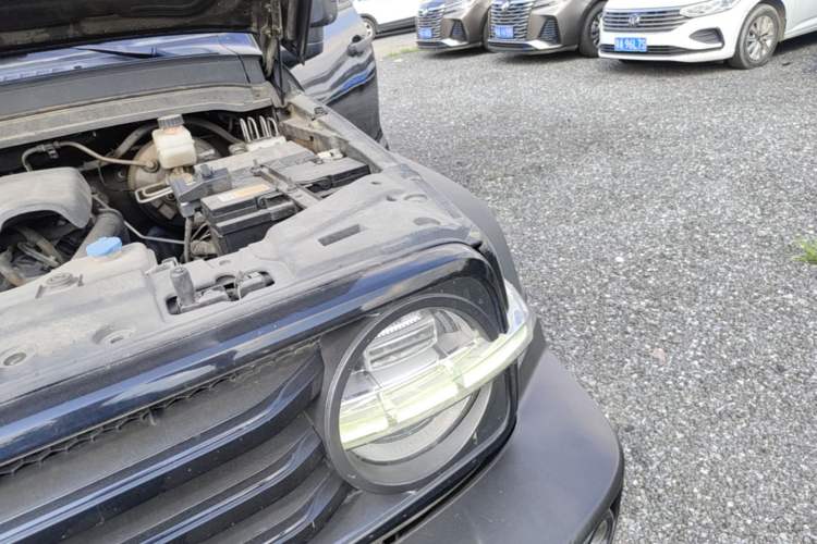 Used Tank 300 2023 Off-Road Edition 2.0T Challenger Engine Bay Left