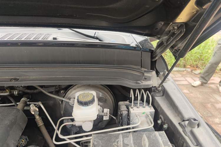 Used Tank 300 2023 City Edition 2.0T My Vision Model Engine Bay Left