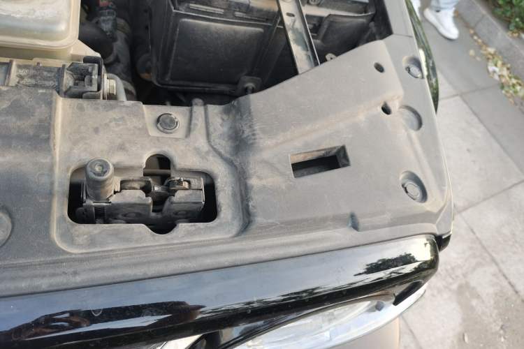 Used Tank 300 2023 City Edition 2.0T—Stylish as Ever Engine Bay Left