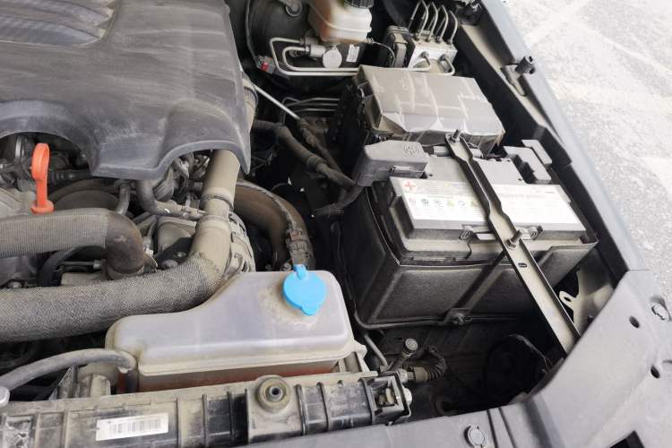 Used Tank 300 2023 Off-Road Edition 2.0T Conqueror Engine Bay Left