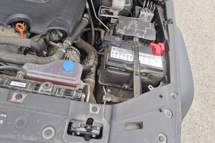 Used Tank 300 2023 Off-Road Edition 2.0T Challenger Engine Bay Left