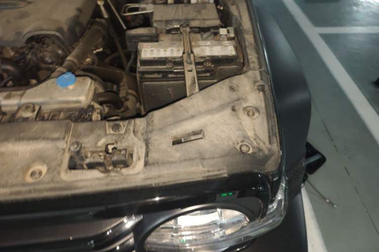 Used Tank 300 2023 Off-Road Edition 2.0T Challenger Engine Bay Left