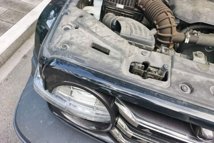 Used Tank 300 2023 City Edition 2.0T—Stylish as Ever Engine Bay Right