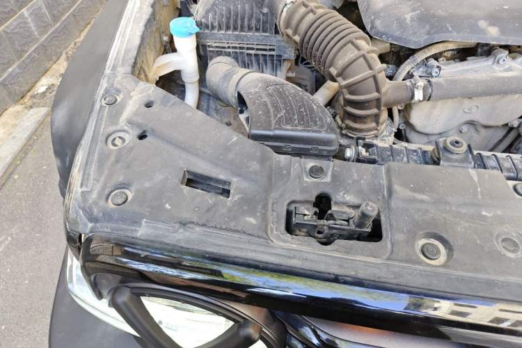 Used Tank 300 2023 Off-Road Edition 2.0T Challenger Engine Bay Right