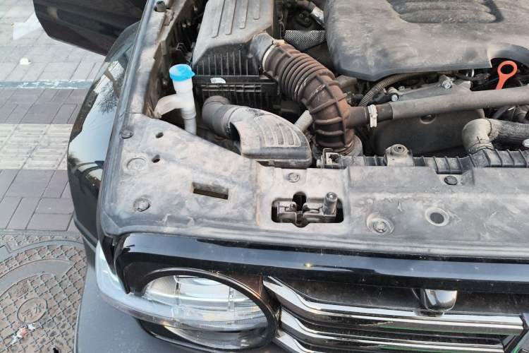 Used Tank 300 2023 City Edition 2.0T—Stylish as Ever Engine Bay Right