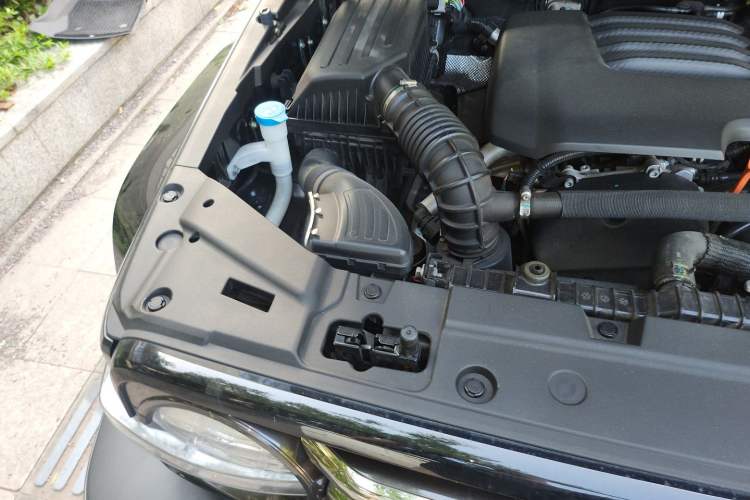 Used Tank 300 2023 City Edition 2.0T—Stylish as Ever Engine Bay Right