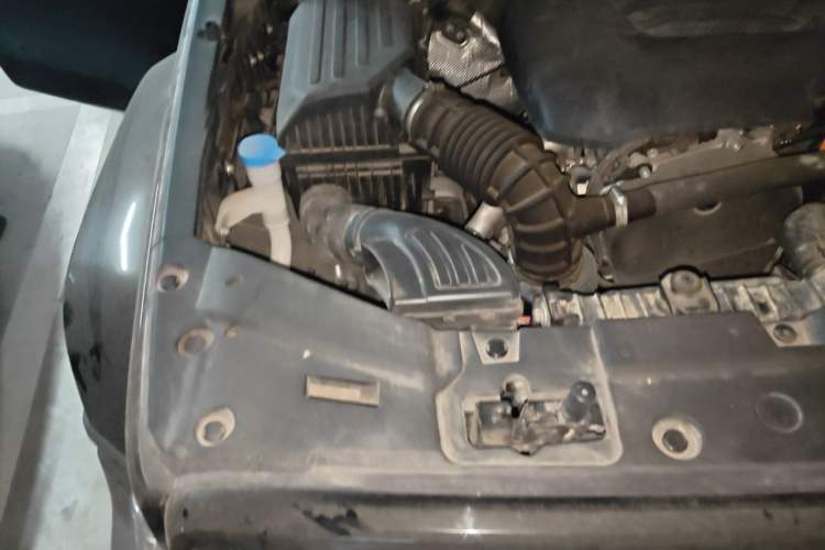 Used Tank 300 2023 City Edition 2.0T—Stylish as Ever Engine Bay Right