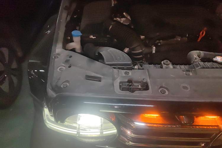 Used Tank 300 2023 City Edition 2.0T—Stylish as Ever Engine Bay Right