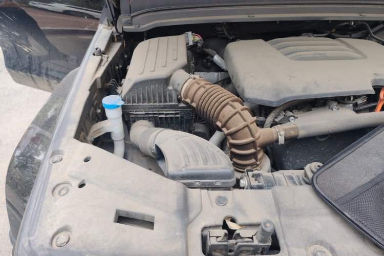 Used Tank 300 2023 City Edition 2.0T—Stylish as Ever Engine Bay Right