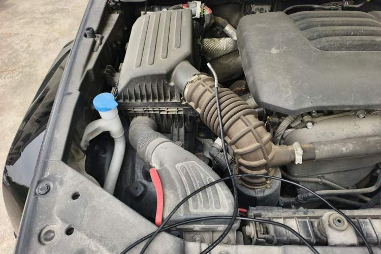 Used Tank 300 2023 City Edition 2.0T—Stylish as Ever Engine Bay Right