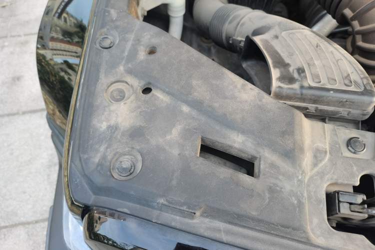 Used Tank 300 2023 City Edition 2.0T—Stylish as Ever Engine Bay Right