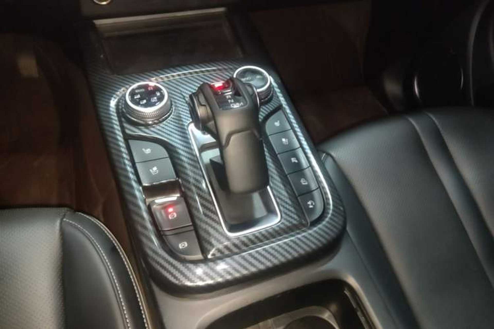 Used Tank 300 2023 City Edition 2.0T—Stylish as Ever Gear Lever