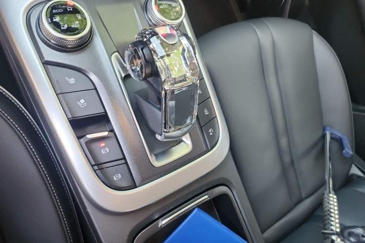 Used Tank 300 2023 City Edition 2.0T—Stylish as Ever Gear Lever