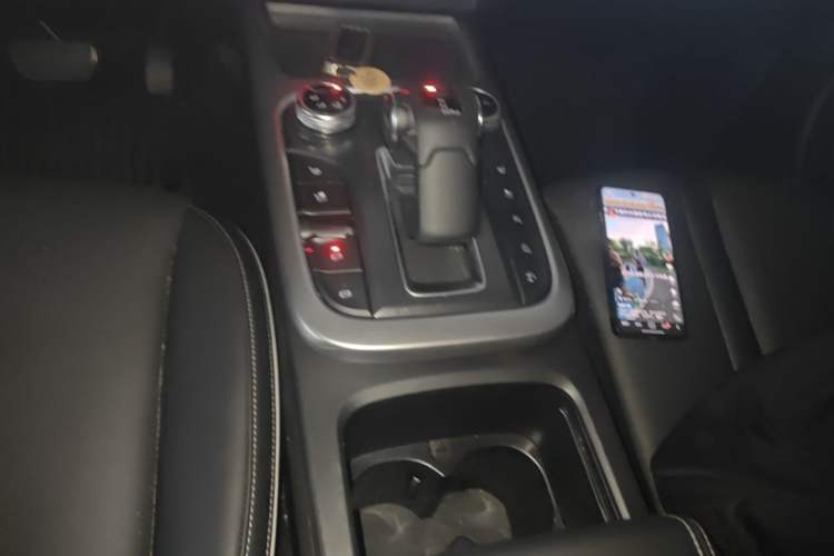 Used Tank 300 2023 City Edition 2.0T—Stylish as Ever Gear Lever