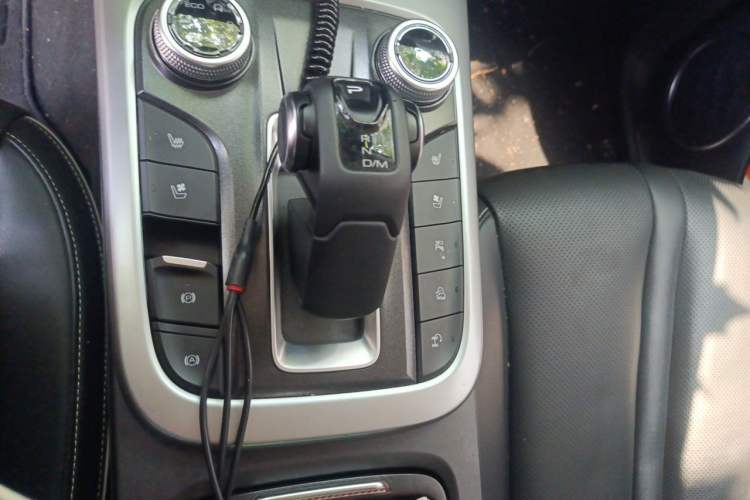 Used Tank 300 2023 City Edition 2.0T—Stylish as Ever Gear Lever