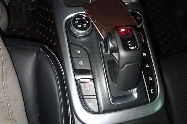 Used Tank 300 2023 City Edition 2.0T—Stylish as Ever Gear Lever