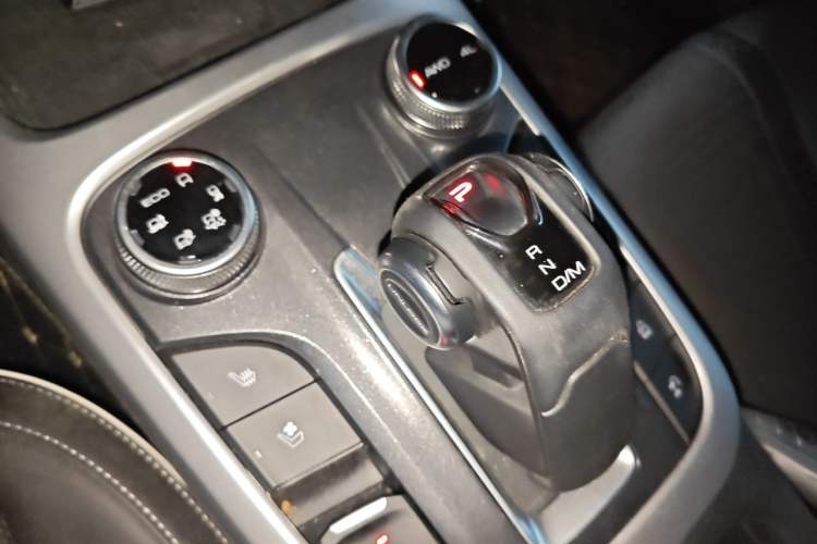 Used Tank 300 2023 City Edition 2.0T—Stylish as Ever Gear Lever