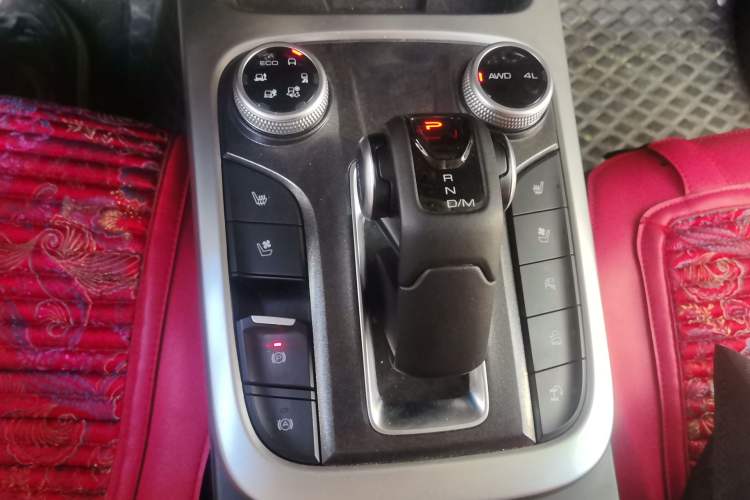 Used Tank 300 2023 City Edition 2.0T—Stylish as Ever Gear Lever