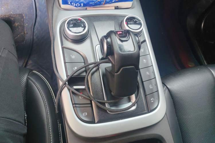 Used Tank 300 2023 City Edition 2.0T—Stylish as Ever Gear Lever