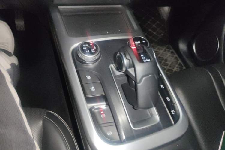 Used Tank 300 2023 City Edition 2.0T—Stylish as Ever Gear Lever