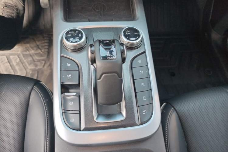 Used Tank 300 2023 City Edition 2.0T—Stylish as Ever Gear Lever