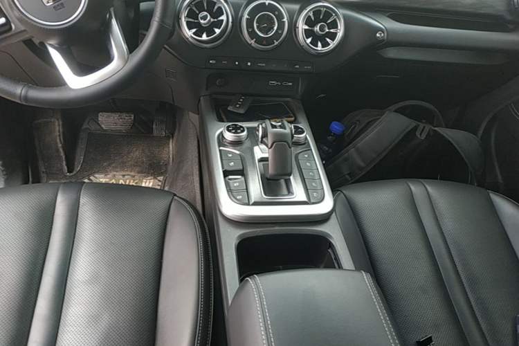 Used Tank 300 2023 City Edition 2.0T—Stylish as Ever Gear Lever