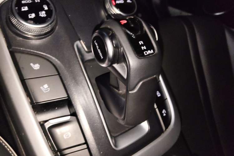 Used Tank 300 2023 City Edition 2.0T—Stylish as Ever Gear Lever