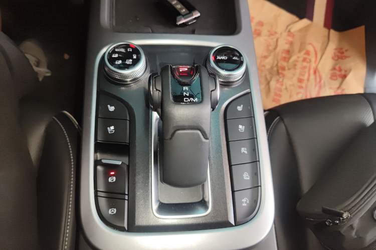 Used Tank 300 2023 City Edition 2.0T—Stylish as Ever Gear Lever