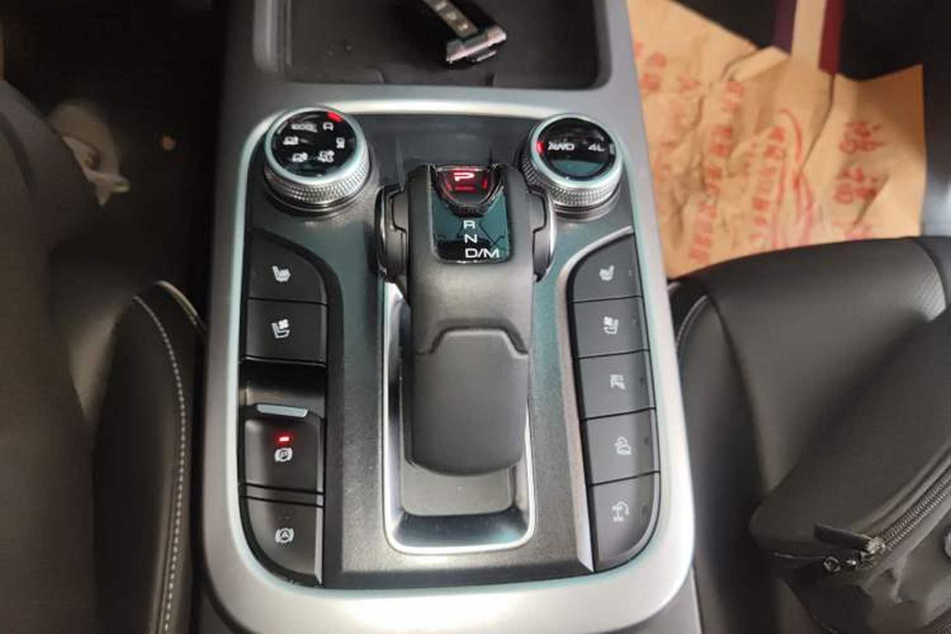 Used Tank 300 2023 City Edition 2.0T—Stylish as Ever Gear Lever