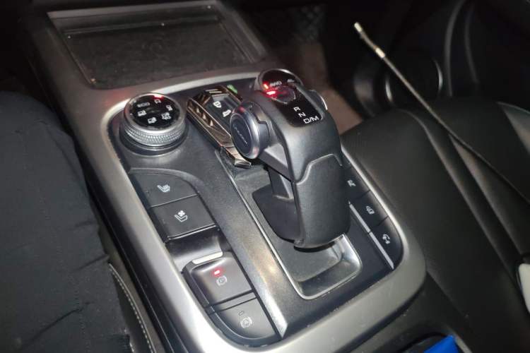 Used Tank 300 2023 City Edition 2.0T—Stylish as Ever Gear Lever