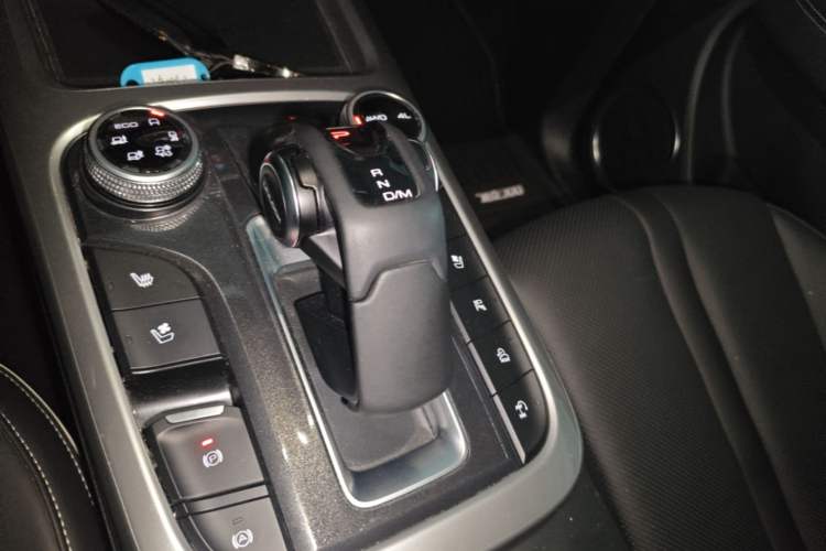 Used Tank 300 2023 City Edition 2.0T—Stylish as Ever Gear Lever